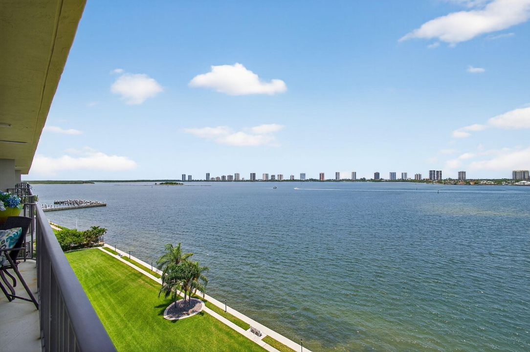 En Venta: $399,000 (2 camas, 2 baños, 1440 Pies cuadrados)