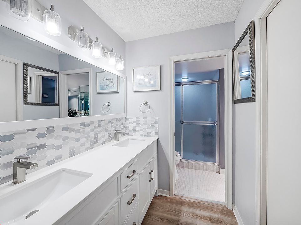 Под контрактом: $4,500 (2 спален, 2 ванн, 1586 Квадратных фут)