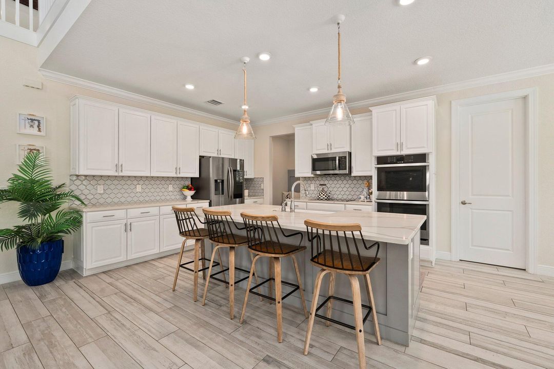 En Venta: $1,139,000 (4 camas, 3 baños, 3291 Pies cuadrados)