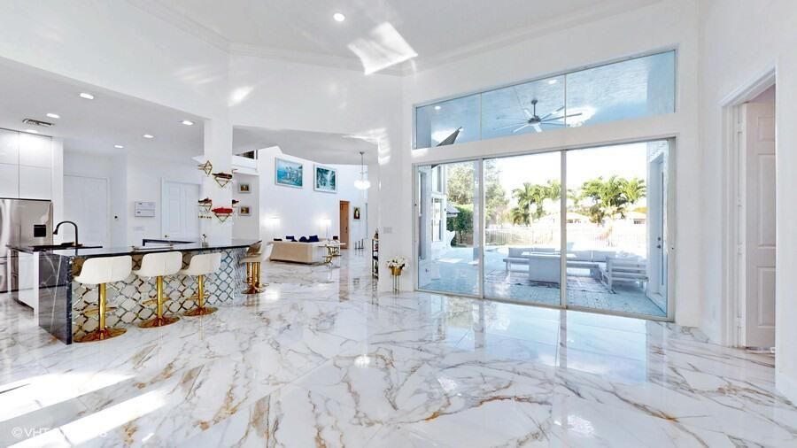 出租: $22,000 (5 贝兹, 4 浴室, 4450 平方英尺)