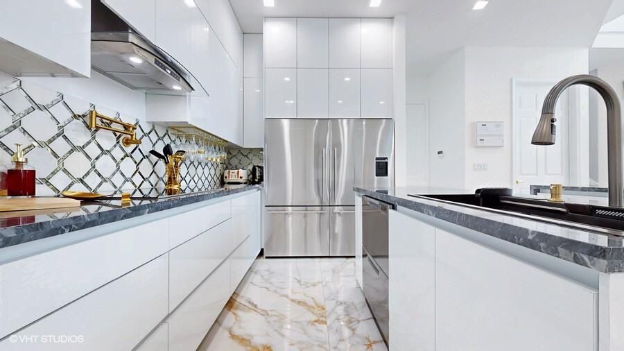 出租: $22,000 (5 贝兹, 4 浴室, 4450 平方英尺)