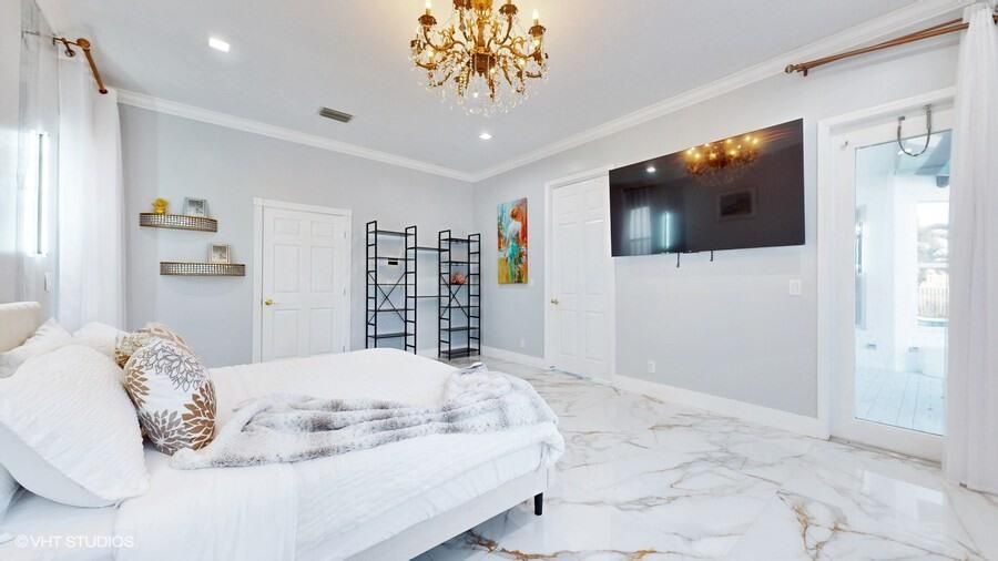 出租: $22,000 (5 贝兹, 4 浴室, 4450 平方英尺)