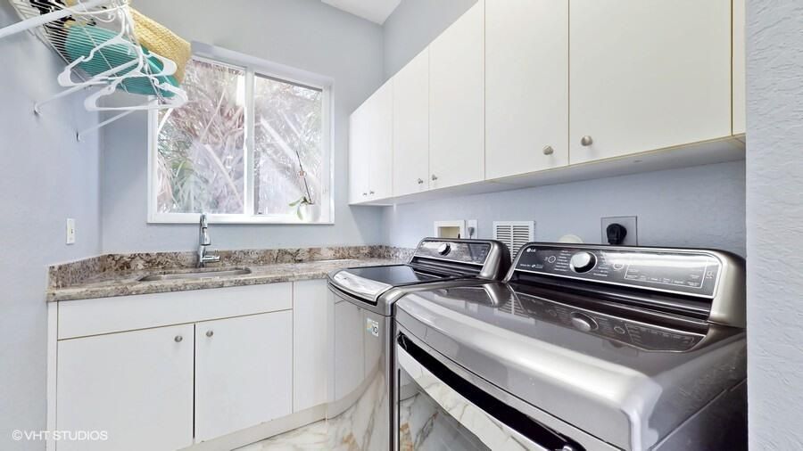 出租: $22,000 (5 贝兹, 4 浴室, 4450 平方英尺)