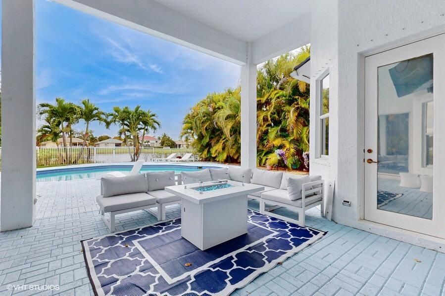 出租: $22,000 (5 贝兹, 4 浴室, 4450 平方英尺)