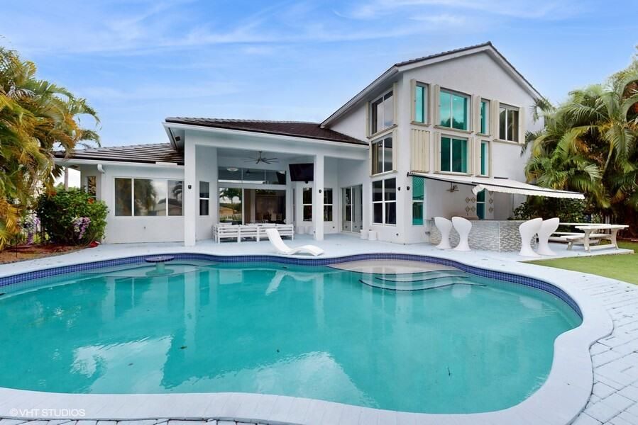 出租: $22,000 (5 贝兹, 4 浴室, 4450 平方英尺)