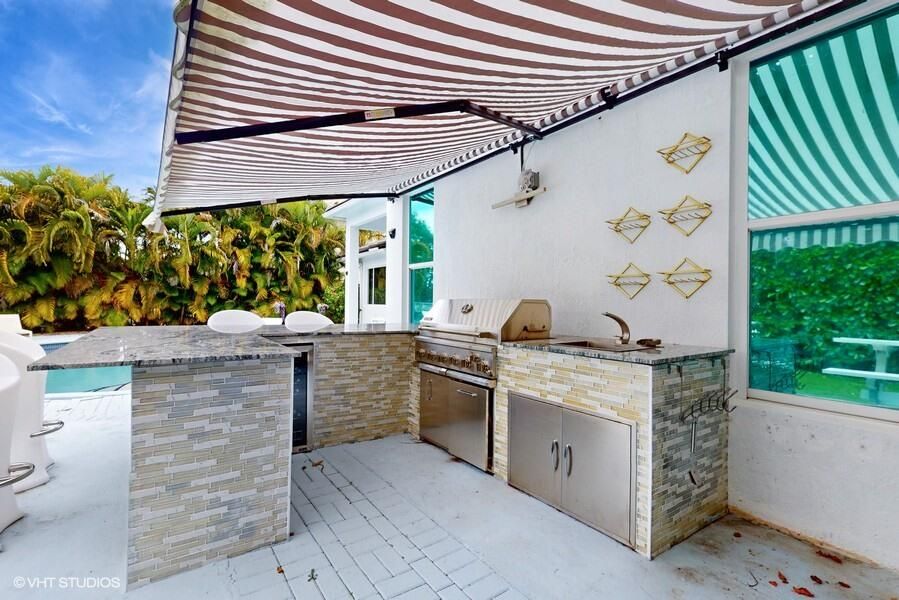 出租: $22,000 (5 贝兹, 4 浴室, 4450 平方英尺)