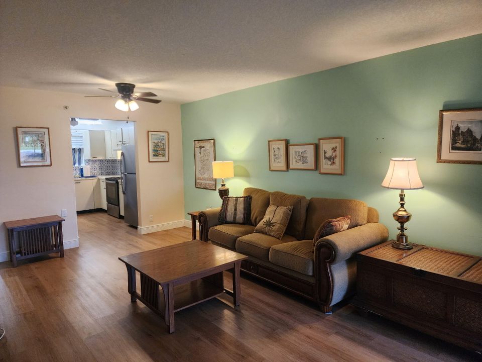 For Sale: $100,000 (2 beds, 2 baths, 1020 Square Feet)