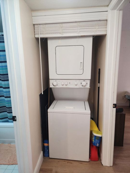 For Sale: $100,000 (2 beds, 2 baths, 1020 Square Feet)