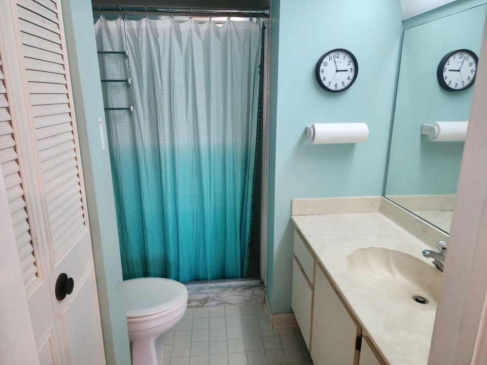 For Sale: $100,000 (2 beds, 2 baths, 1020 Square Feet)