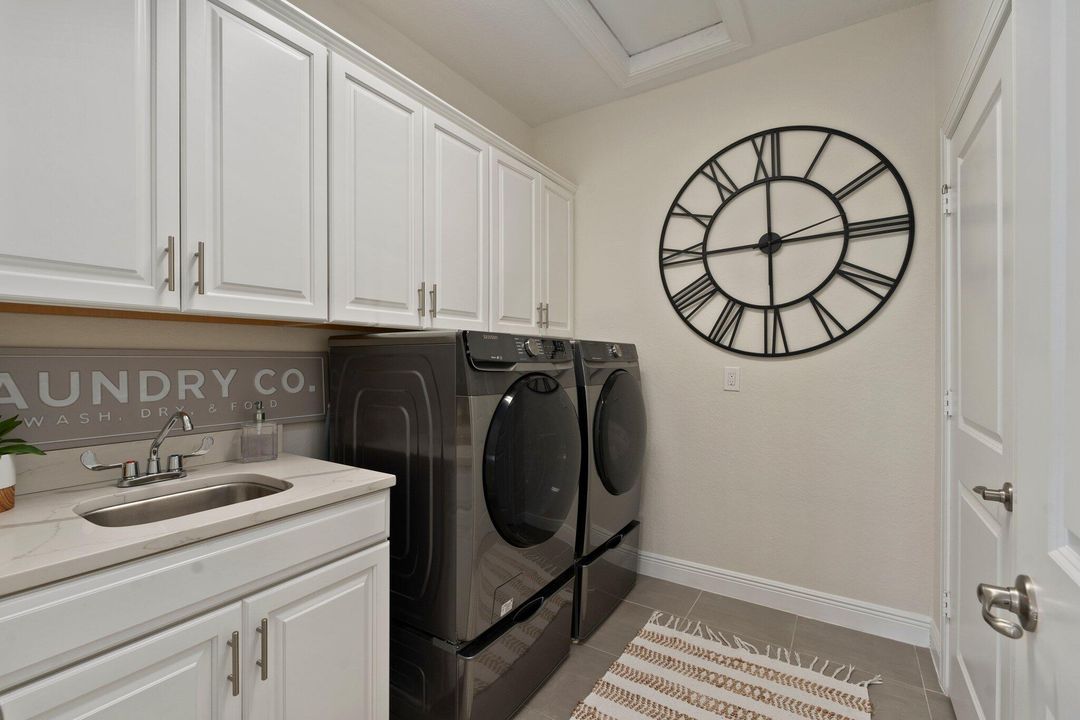 En Venta: $1,139,000 (4 camas, 3 baños, 3291 Pies cuadrados)