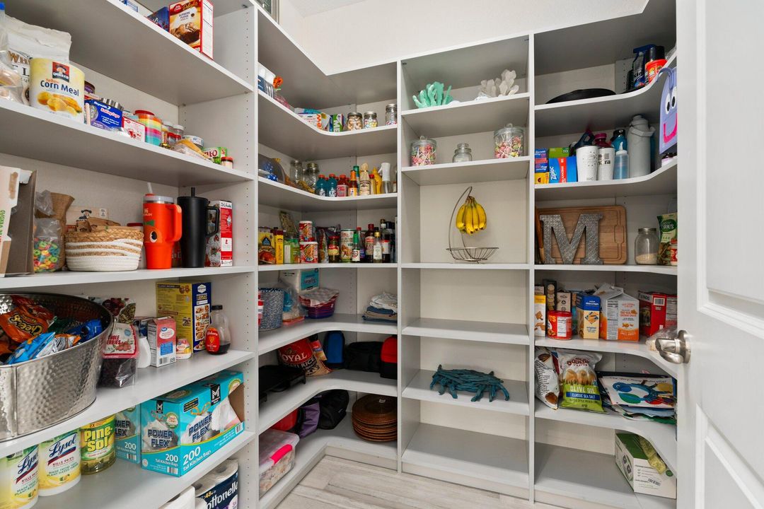 En Venta: $1,139,000 (4 camas, 3 baños, 3291 Pies cuadrados)