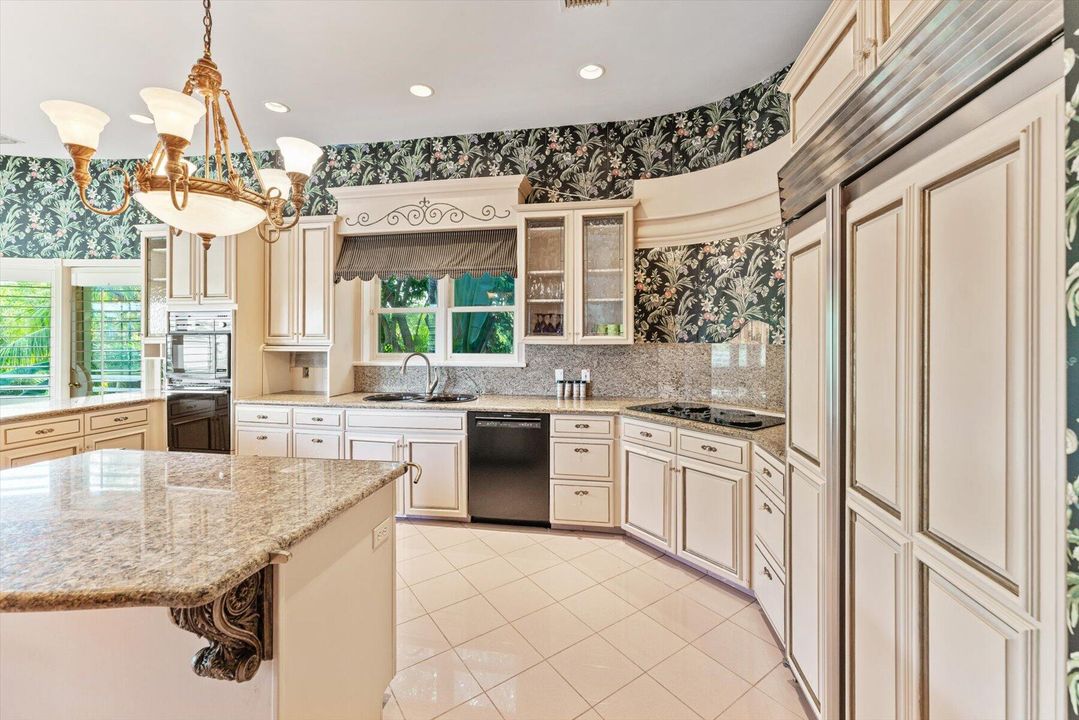 合同活跃: $5,500,000 (4 贝兹, 5 浴室, 8519 平方英尺)