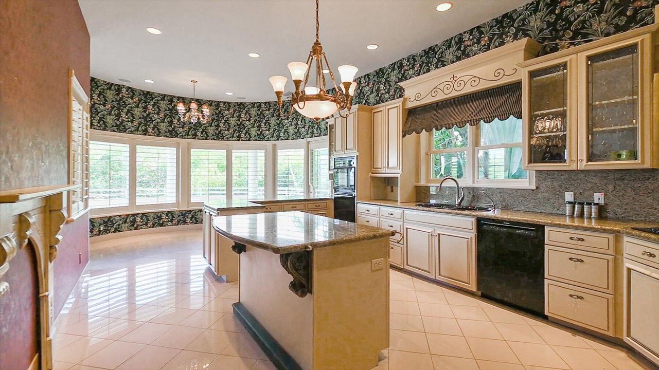 合同活跃: $5,500,000 (4 贝兹, 5 浴室, 8519 平方英尺)