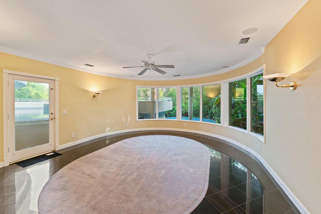 合同活跃: $5,500,000 (4 贝兹, 5 浴室, 8519 平方英尺)