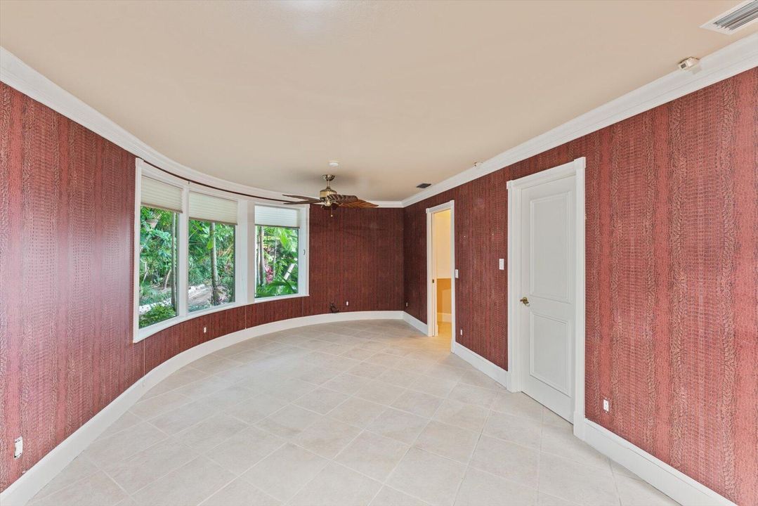 合同活跃: $5,500,000 (4 贝兹, 5 浴室, 8519 平方英尺)