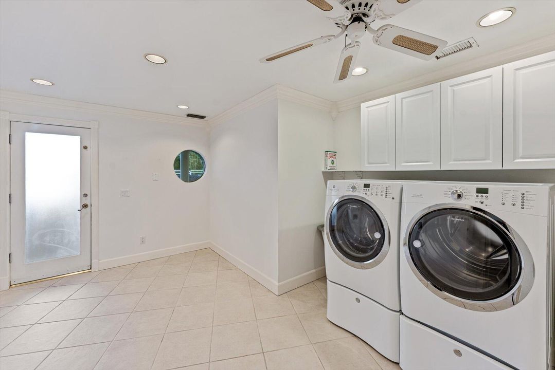 合同活跃: $5,500,000 (4 贝兹, 5 浴室, 8519 平方英尺)