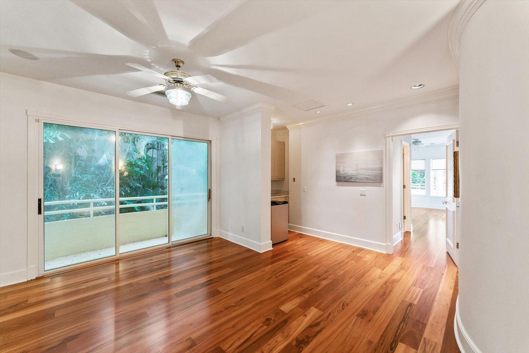 合同活跃: $5,500,000 (4 贝兹, 5 浴室, 8519 平方英尺)