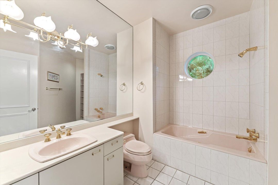 合同活跃: $5,500,000 (4 贝兹, 5 浴室, 8519 平方英尺)