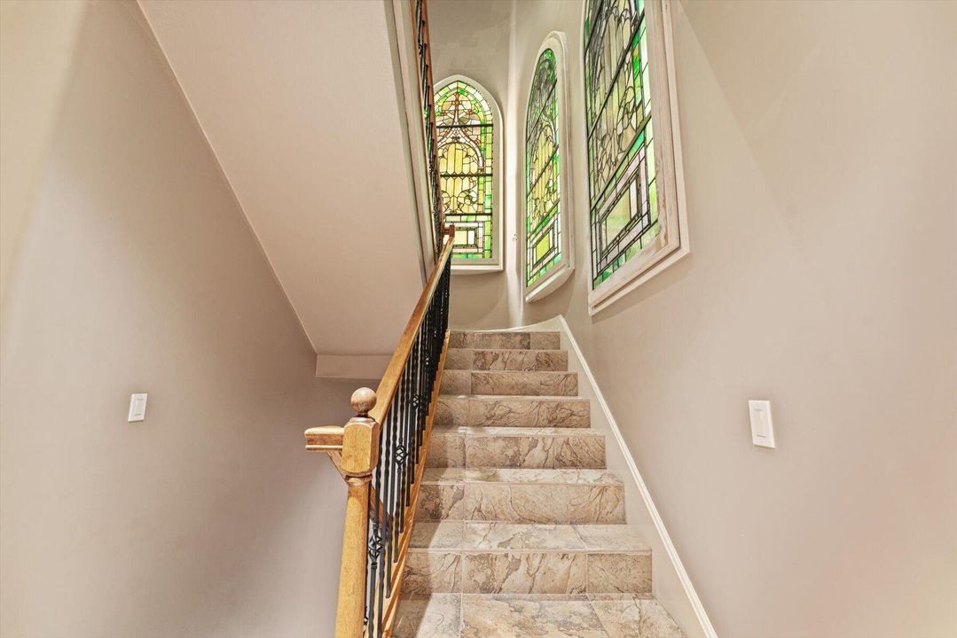 合同活跃: $5,500,000 (4 贝兹, 5 浴室, 8519 平方英尺)