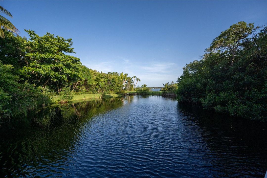 合同活跃: $5,500,000 (4 贝兹, 5 浴室, 8519 平方英尺)