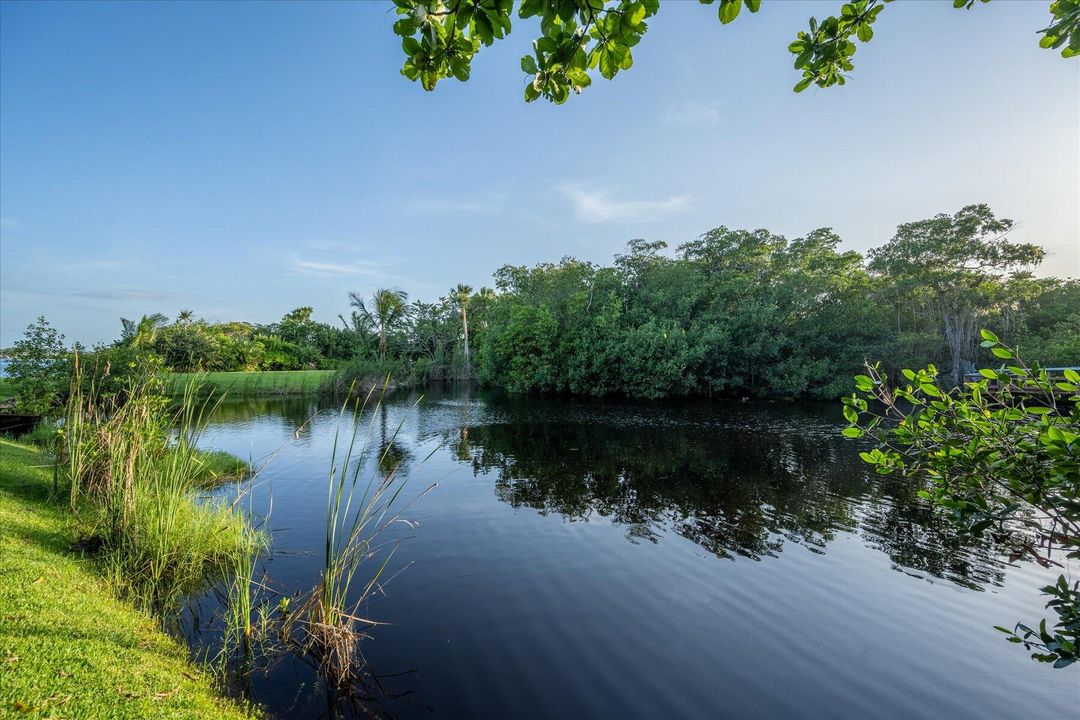 合同活跃: $5,500,000 (4 贝兹, 5 浴室, 8519 平方英尺)