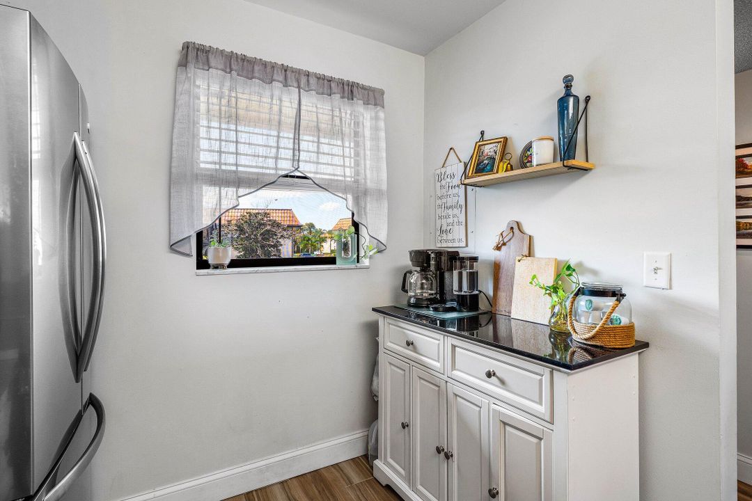 Под контрактом: $140,000 (2 спален, 2 ванн, 790 Квадратных фут)