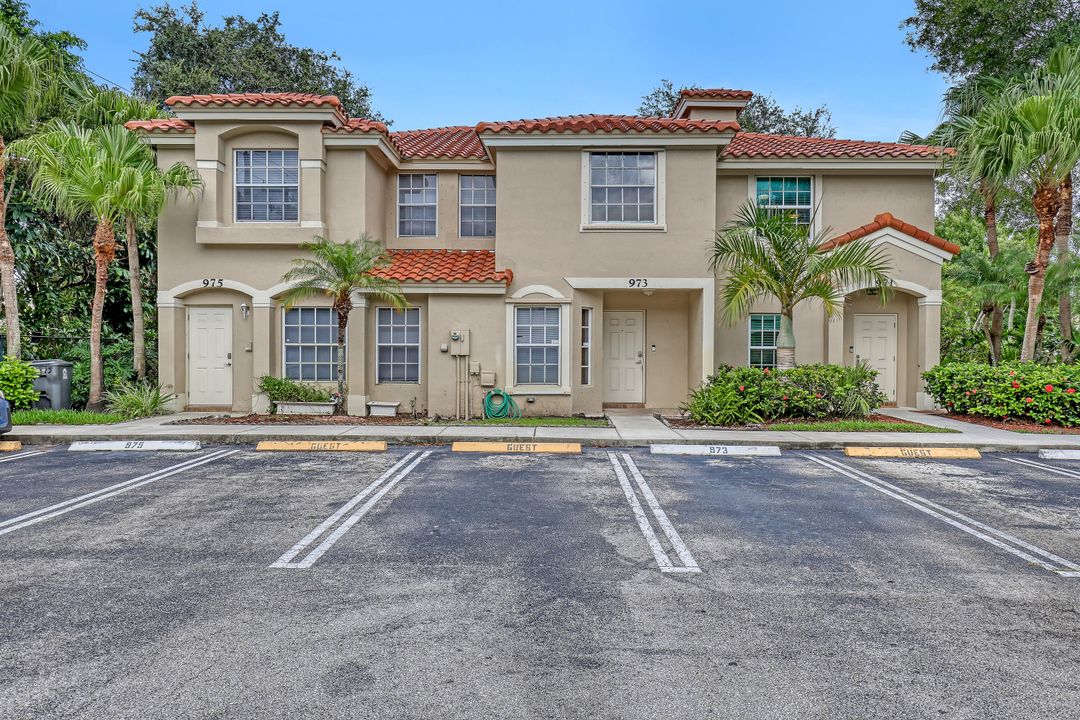 Activo con contrato: $315,000 (2 camas, 2 baños, 1206 Pies cuadrados)