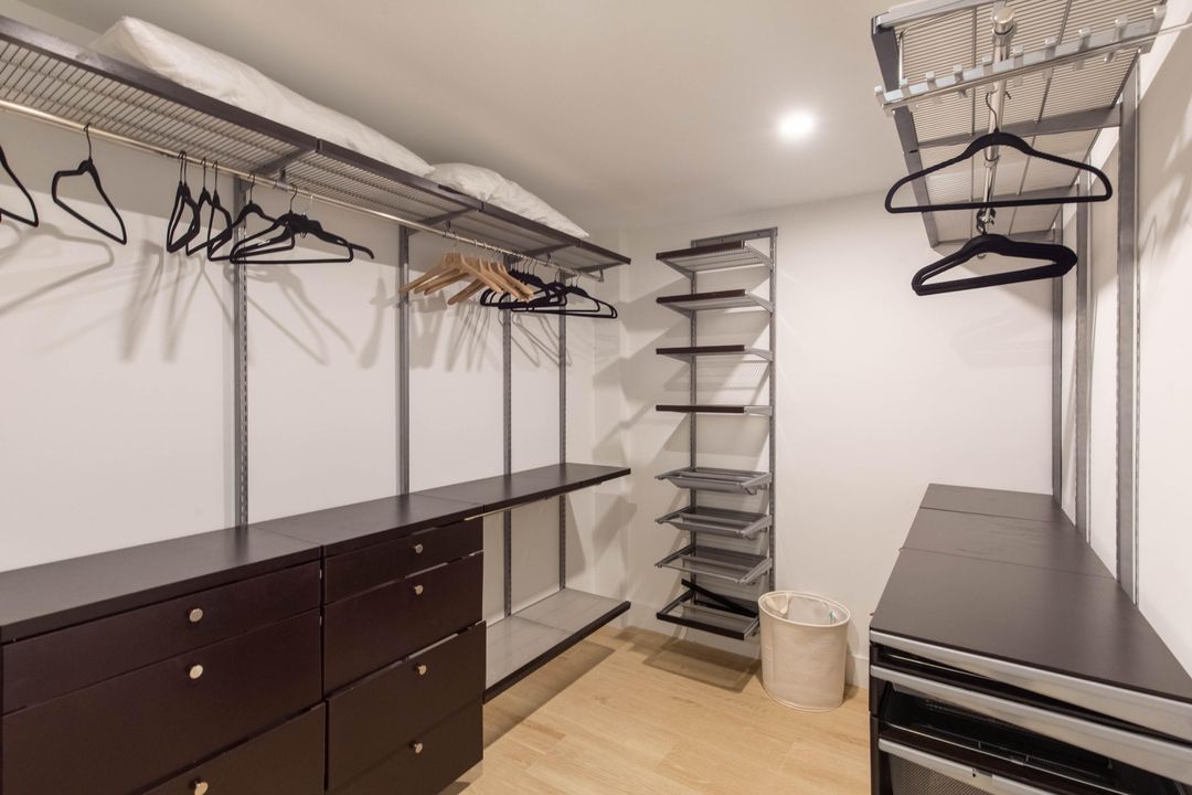 Activo con contrato: $12,500 (4 camas, 3 baños, 3254 Pies cuadrados)