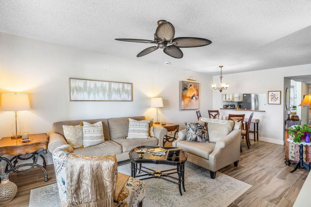 Под контрактом: $140,000 (2 спален, 2 ванн, 790 Квадратных фут)