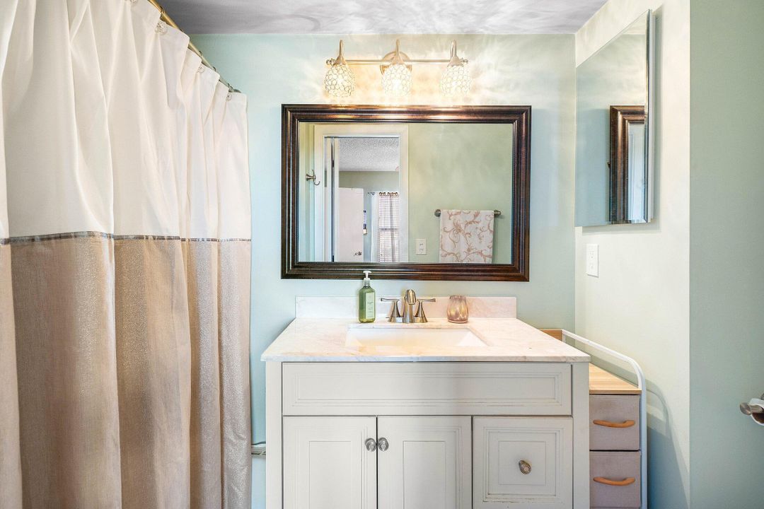 Под контрактом: $140,000 (2 спален, 2 ванн, 790 Квадратных фут)