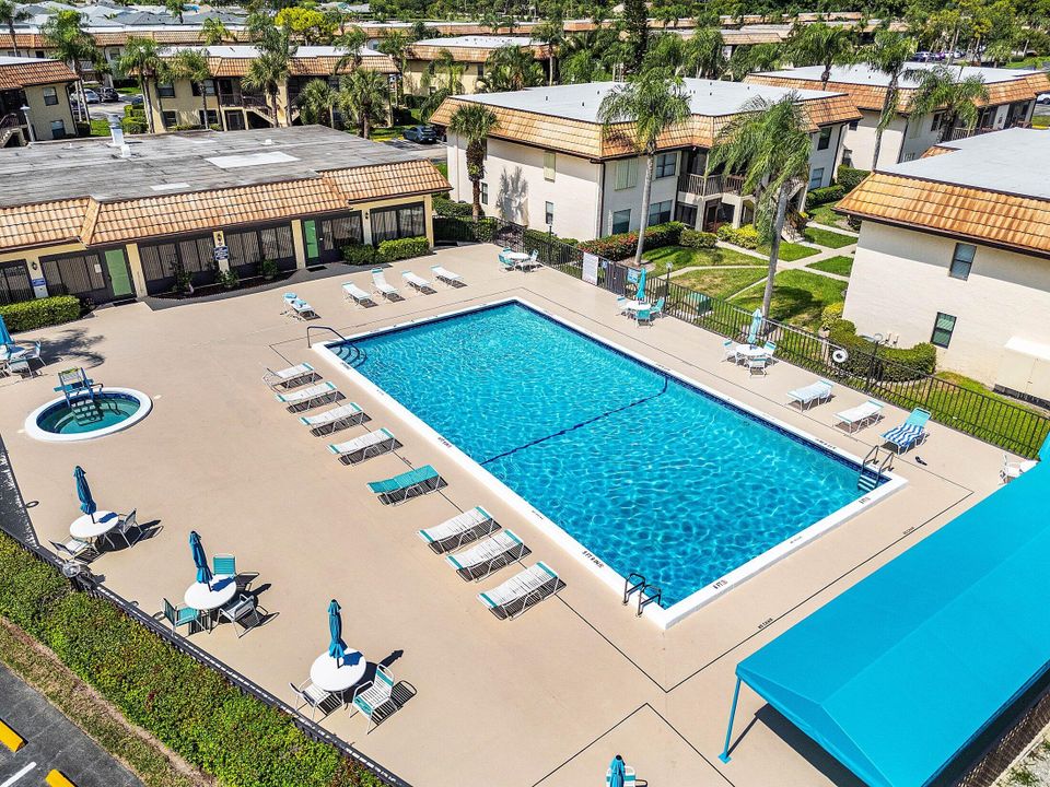 Под контрактом: $140,000 (2 спален, 2 ванн, 790 Квадратных фут)