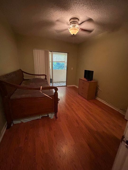 Под контрактом: $122,500 (2 спален, 1 ванн, 798 Квадратных фут)