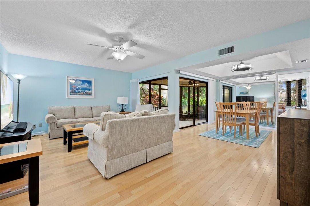 Vendido Recientemente: $459,000 (2 camas, 2 baños, 1494 Pies cuadrados)