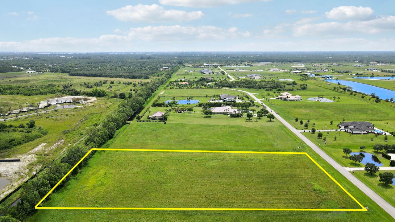 Под контрактом: $549,987 (0 спален, 0 ванн, 0 Квадратных фут)