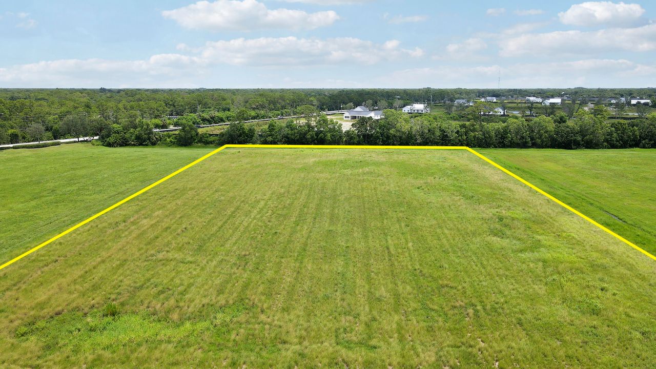 Под контрактом: $549,987 (0 спален, 0 ванн, 0 Квадратных фут)