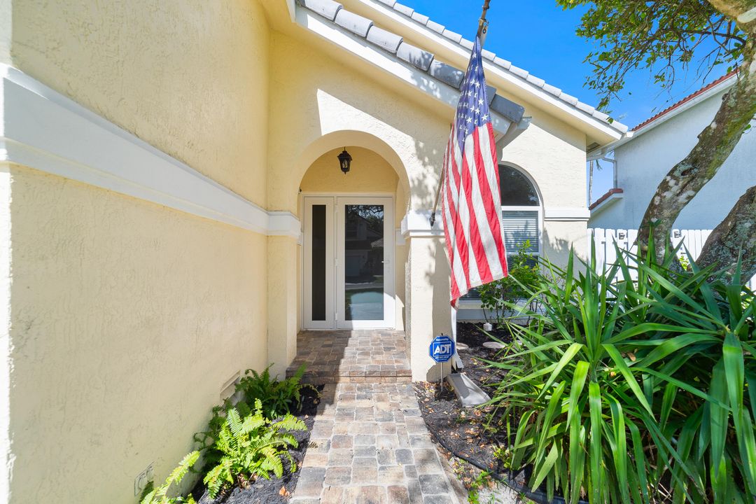 Activo con contrato: $624,900 (3 camas, 2 baños, 2036 Pies cuadrados)