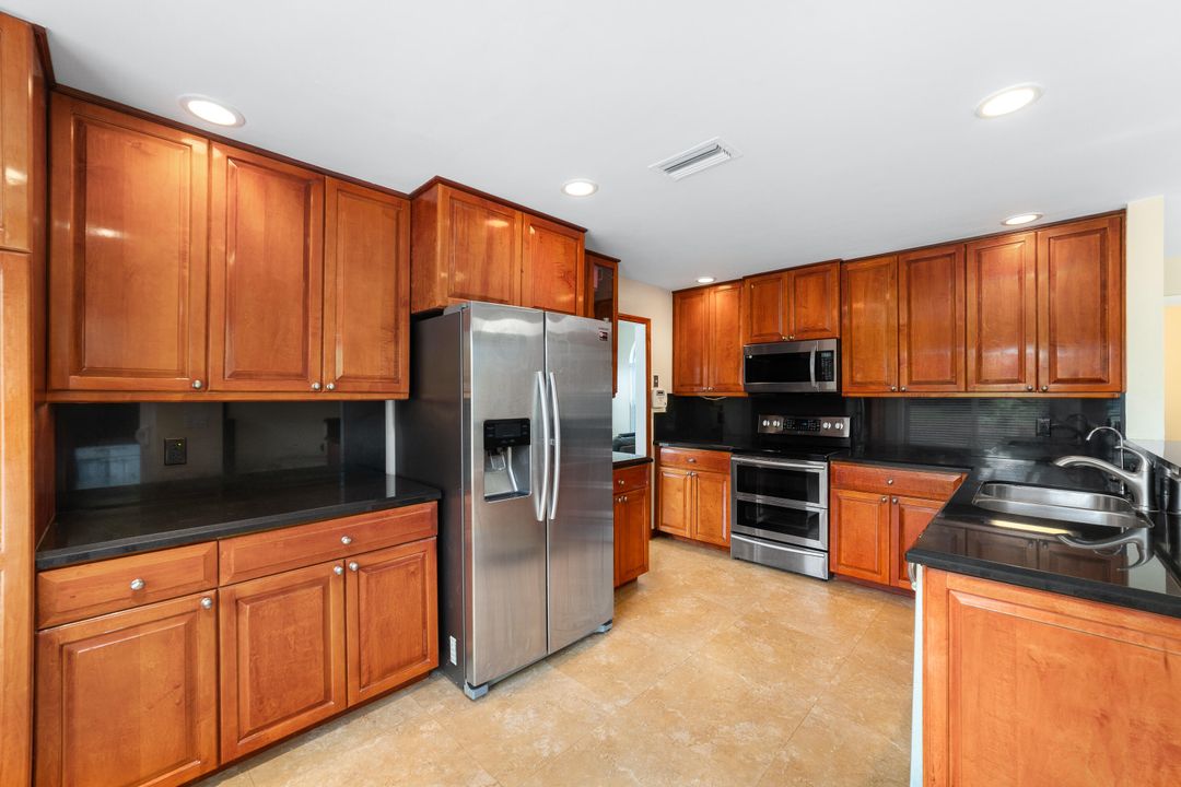 Activo con contrato: $624,900 (3 camas, 2 baños, 2036 Pies cuadrados)