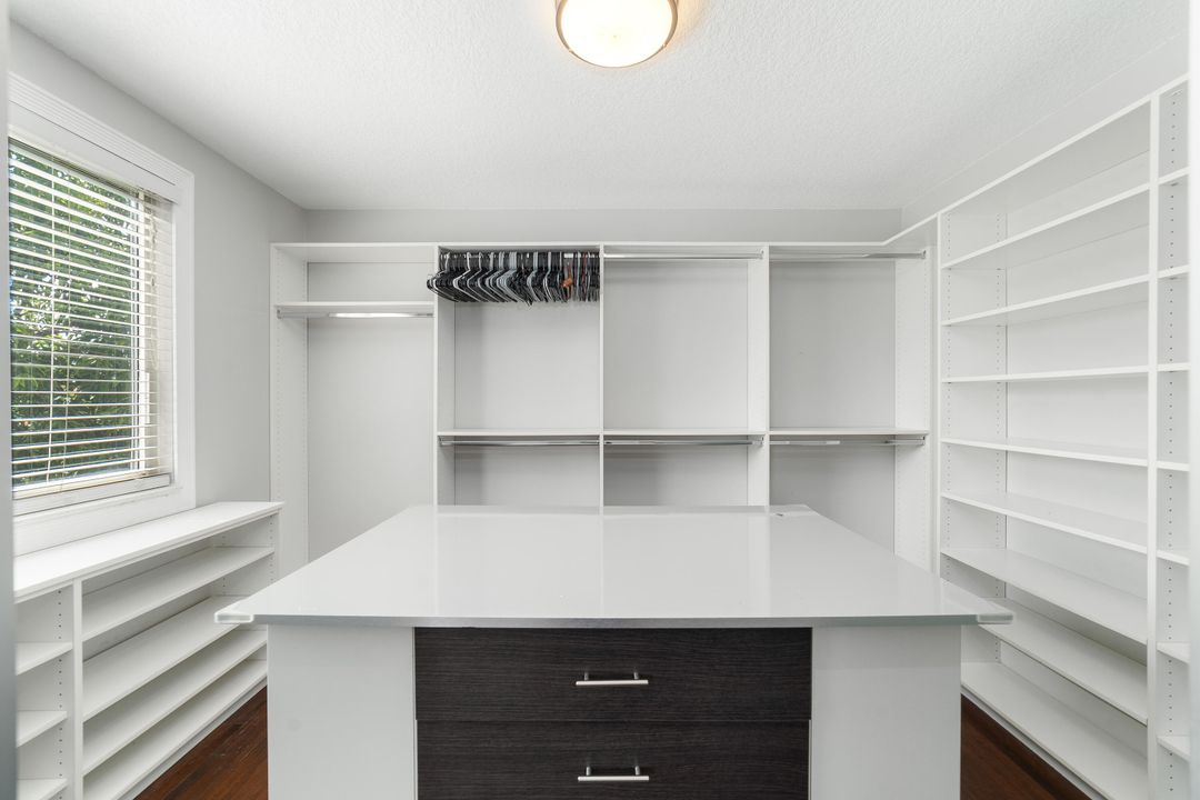 Activo con contrato: $624,900 (3 camas, 2 baños, 2036 Pies cuadrados)