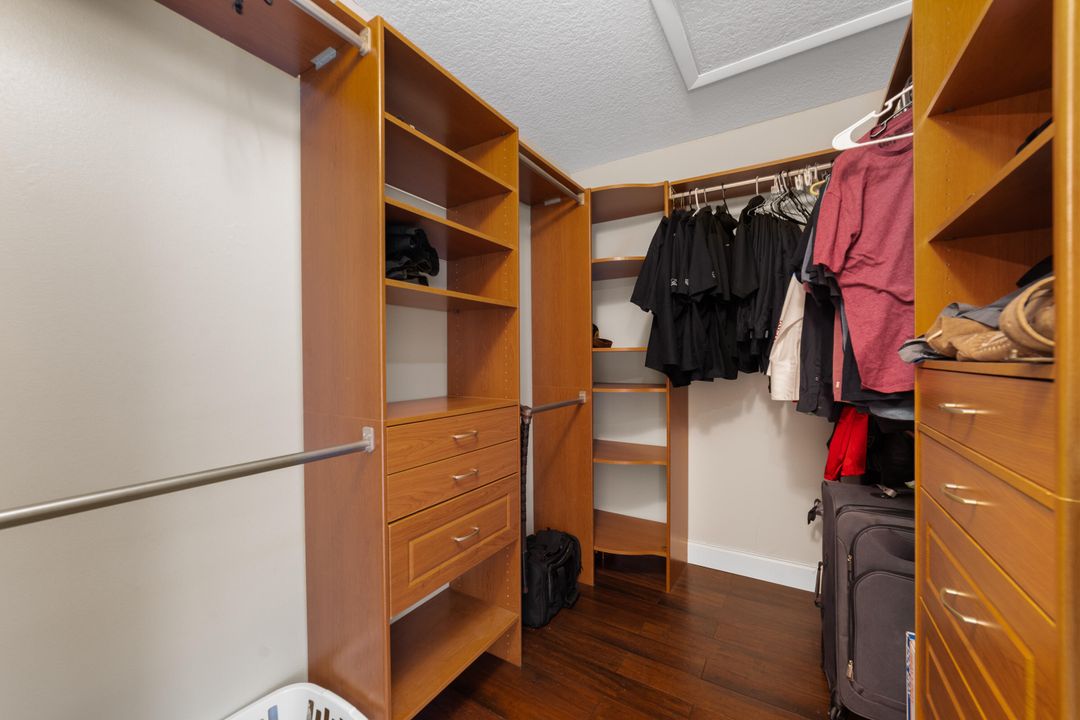 Activo con contrato: $624,900 (3 camas, 2 baños, 2036 Pies cuadrados)