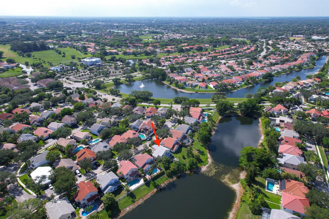 Activo con contrato: $624,900 (3 camas, 2 baños, 2036 Pies cuadrados)