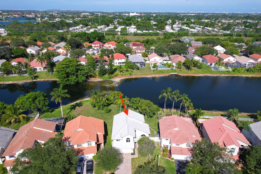 Activo con contrato: $624,900 (3 camas, 2 baños, 2036 Pies cuadrados)