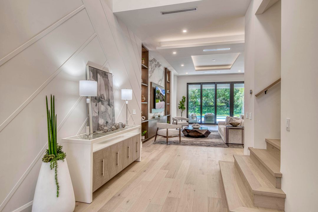 Active With Contract: $6,499,990 (5 beds, 4 baths, 4230 Square Feet)