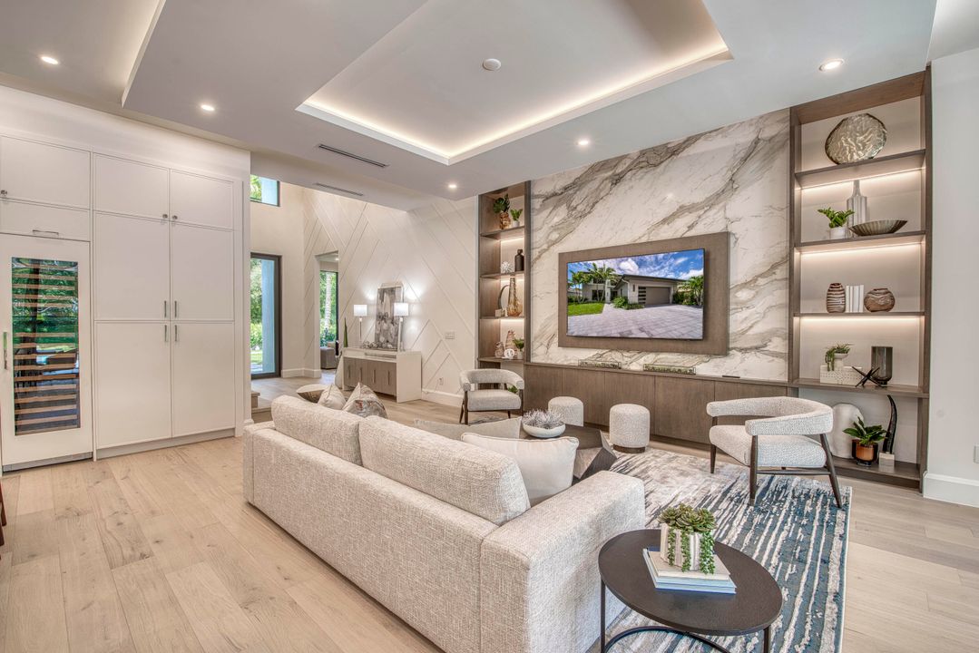 Active With Contract: $6,499,990 (5 beds, 4 baths, 4230 Square Feet)