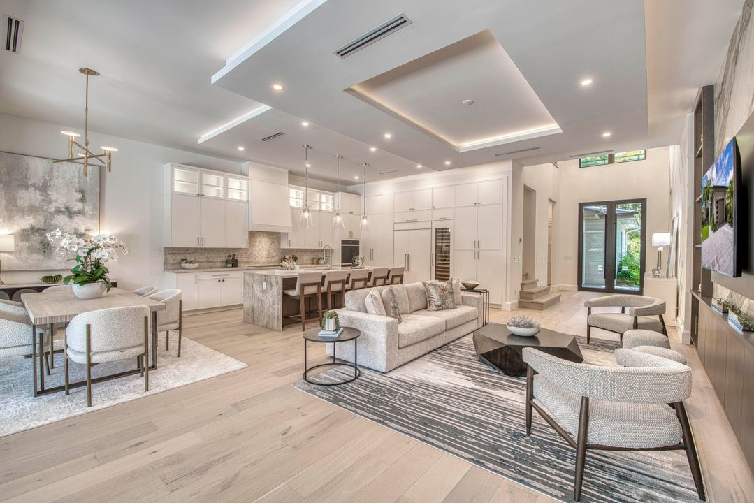 Active With Contract: $6,499,990 (5 beds, 4 baths, 4230 Square Feet)