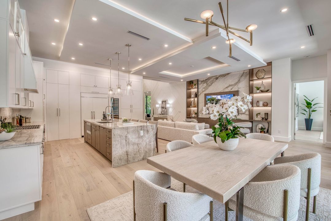 Active With Contract: $6,499,990 (5 beds, 4 baths, 4230 Square Feet)