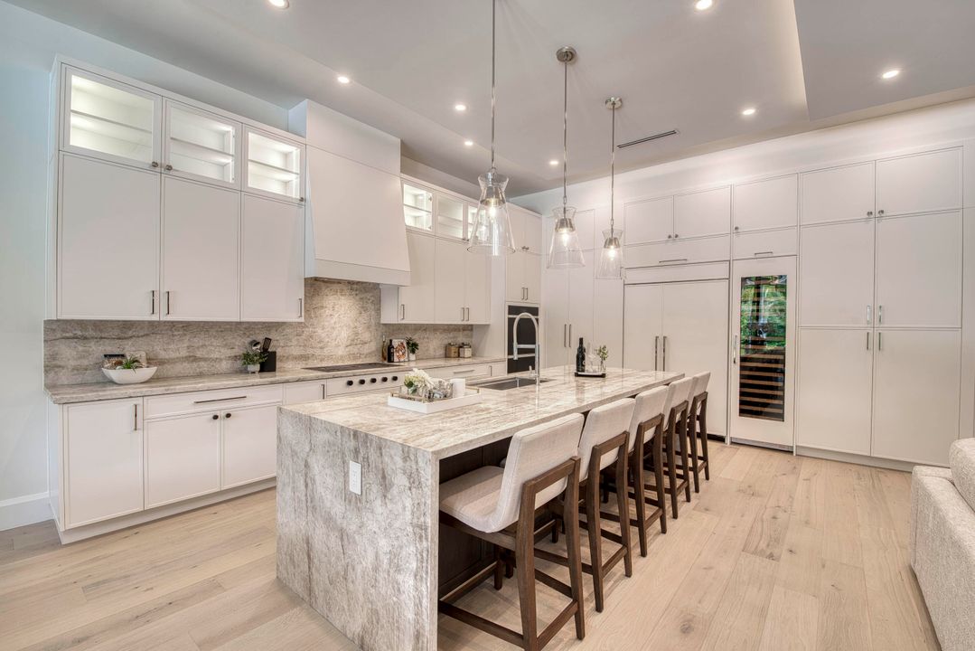 Active With Contract: $6,499,990 (5 beds, 4 baths, 4230 Square Feet)