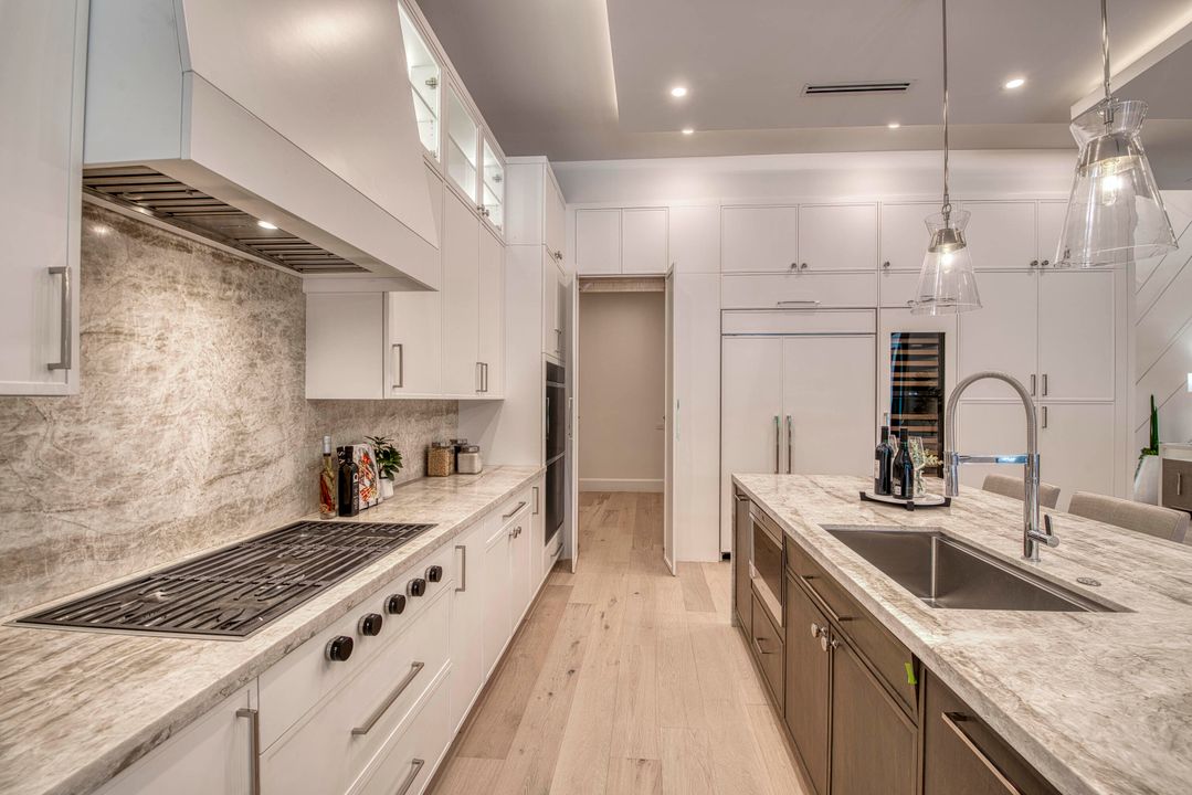 Active With Contract: $6,499,990 (5 beds, 4 baths, 4230 Square Feet)