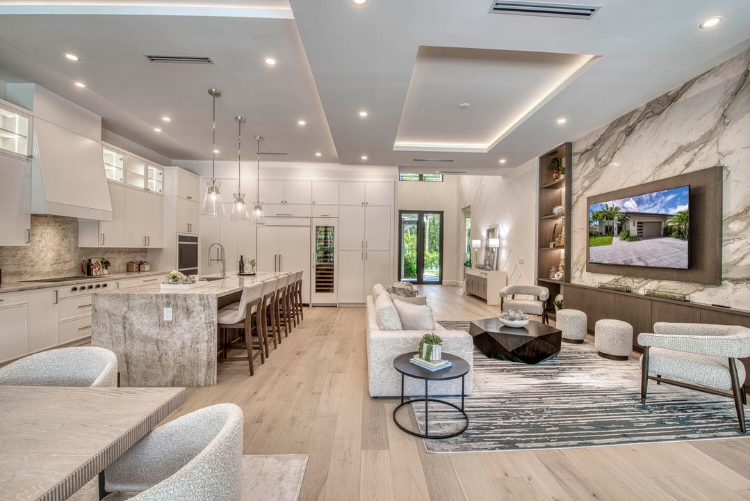 Active With Contract: $6,499,990 (5 beds, 4 baths, 4230 Square Feet)