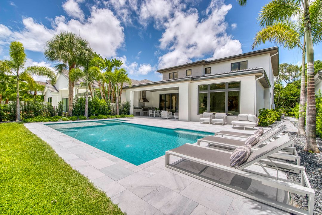 Active With Contract: $6,499,990 (5 beds, 4 baths, 4230 Square Feet)