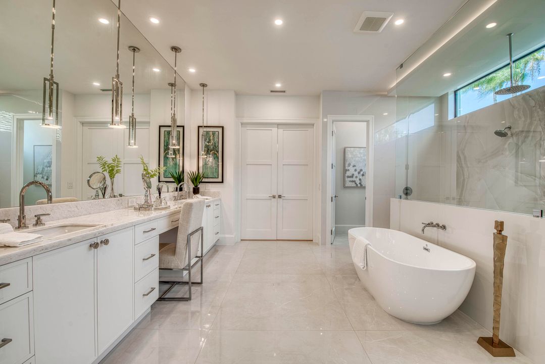 Active With Contract: $6,499,990 (5 beds, 4 baths, 4230 Square Feet)